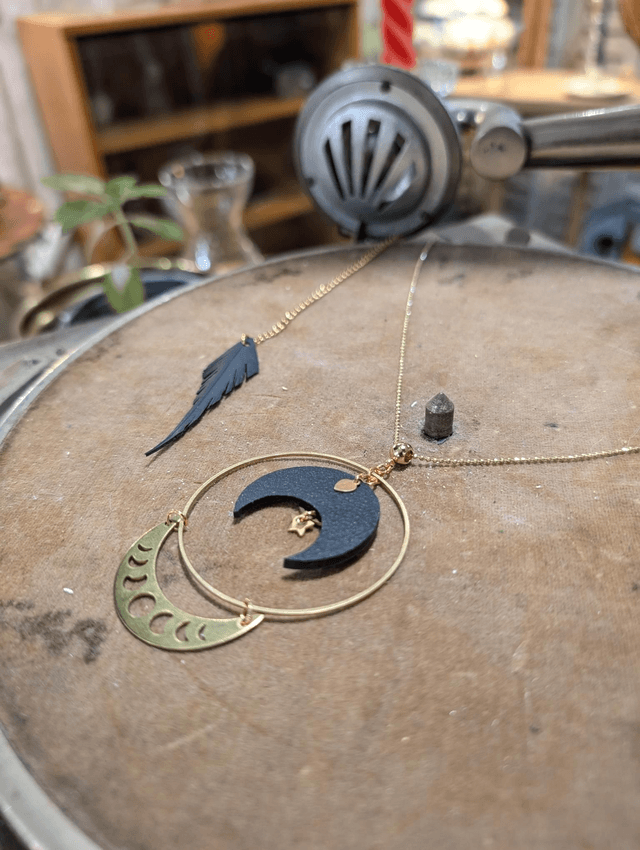 Collier New moon
