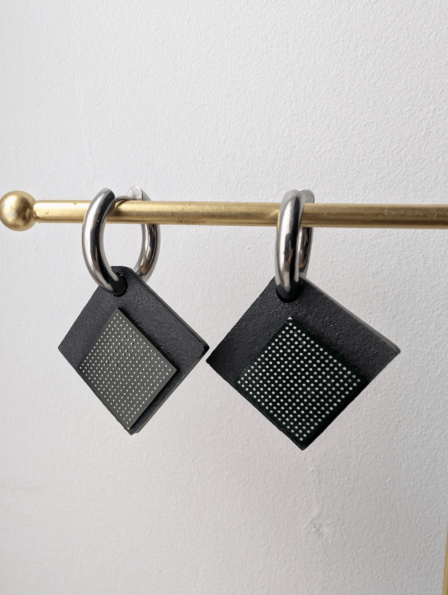 Boucle d'oreille circuit imprimé et chambre à air